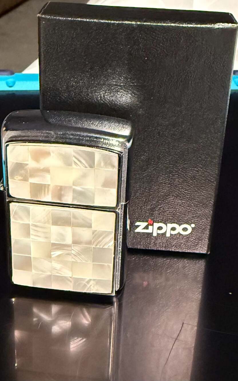 Zippo Mother of Pearl Checkerboard Lighter 2002 High Polish Chrome with Box